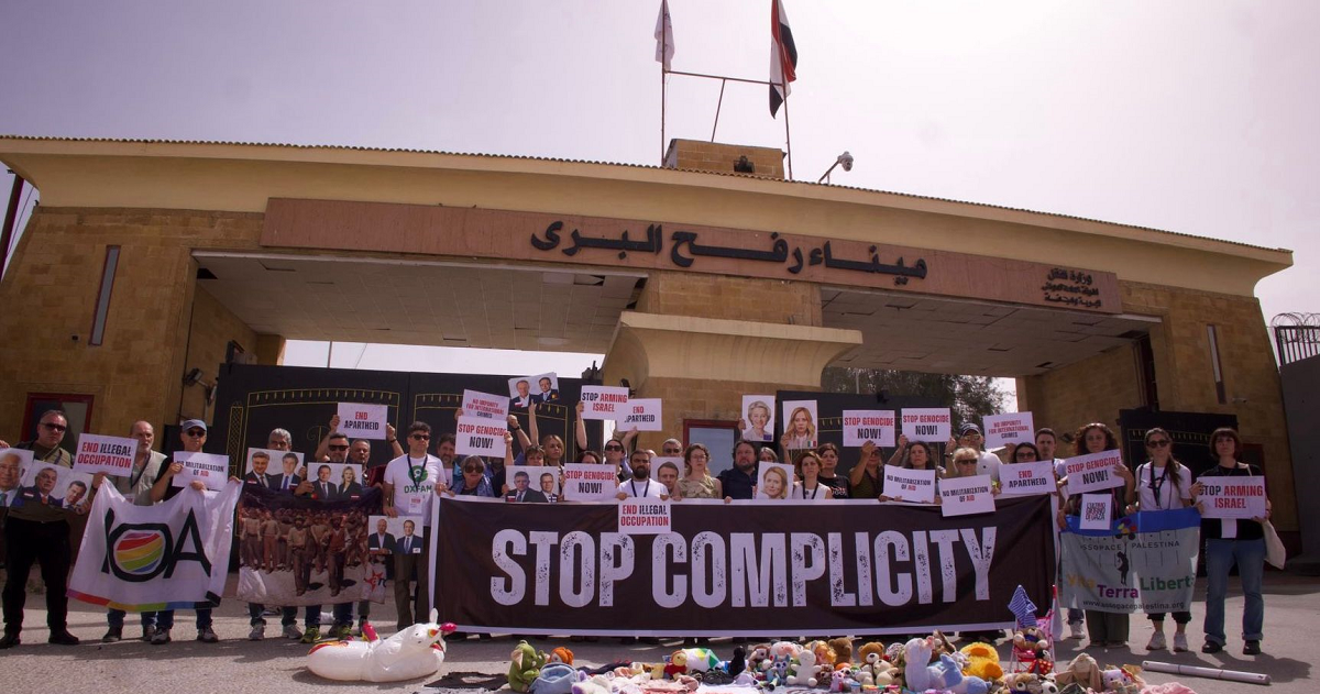 متضامنون إيطاليون يتظاهرون أمام معبر رفح